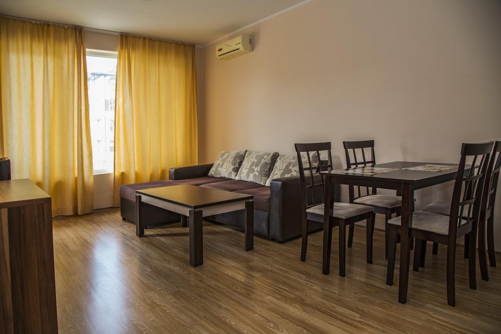 Комплекс Антъни Aparthotel Свети Влас Стая снимка