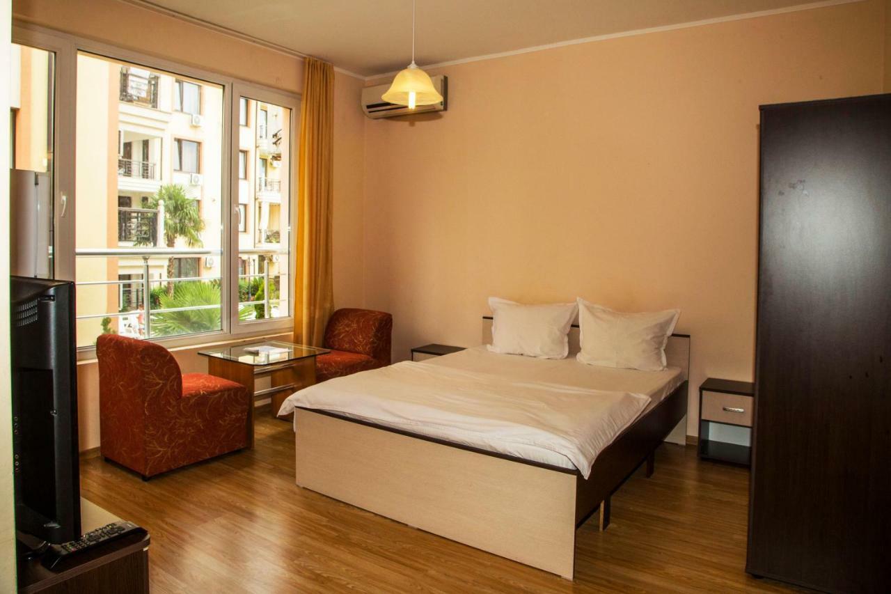 Комплекс Антъни Aparthotel Свети Влас Стая снимка